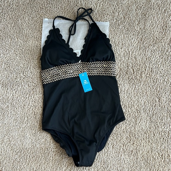 CUPSHE one piece. Never worn. Tags on and comes in original bag. - Picture 2 of 4